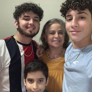 Meet your Posher, Helys